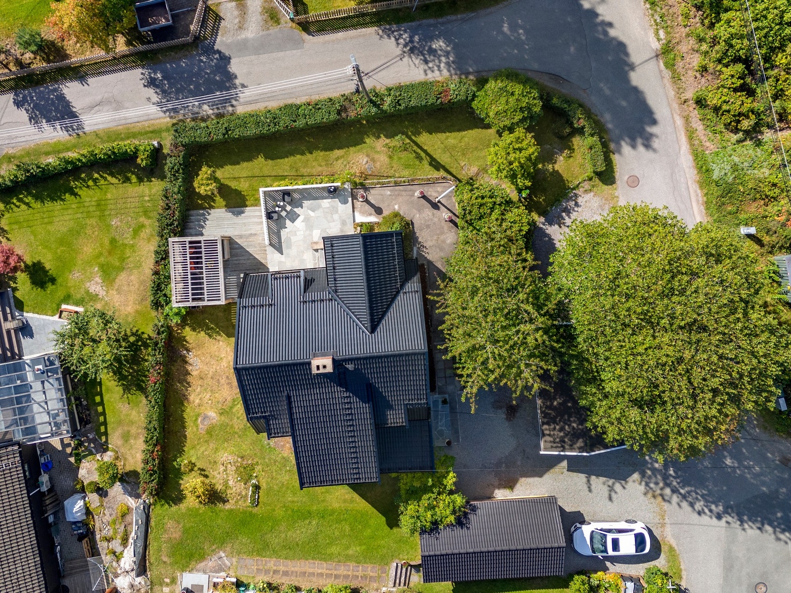 Beliggenheten er utpreget barnevennlig og attraktiv, med gangavstand til Oppegård stasjon, butikker, kollektivtransport, skoler og barnehager. Galleribilde