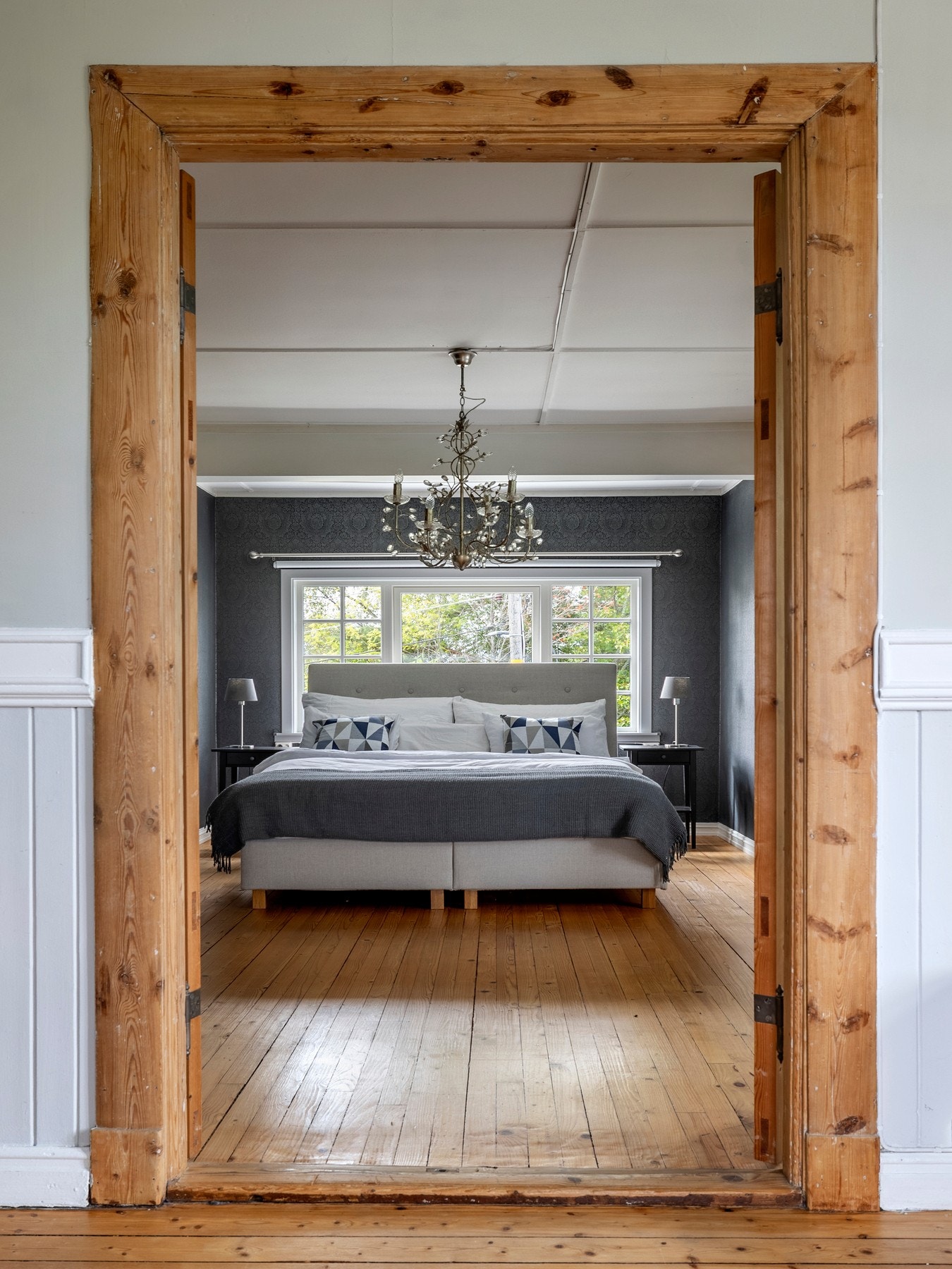 Det er bevart flere eldre detaljer i boligen. Galleribilde