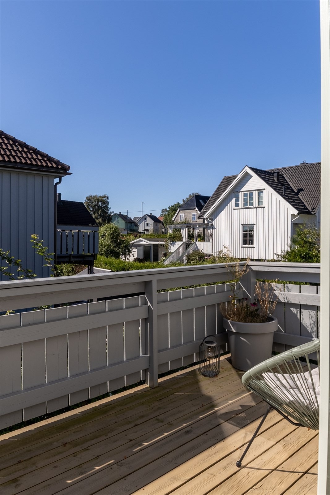 Balkongen er på ca 8kvm. Selger opplyser om gode solforhold, her kan du nyte varme sommerdager! Galleribilde