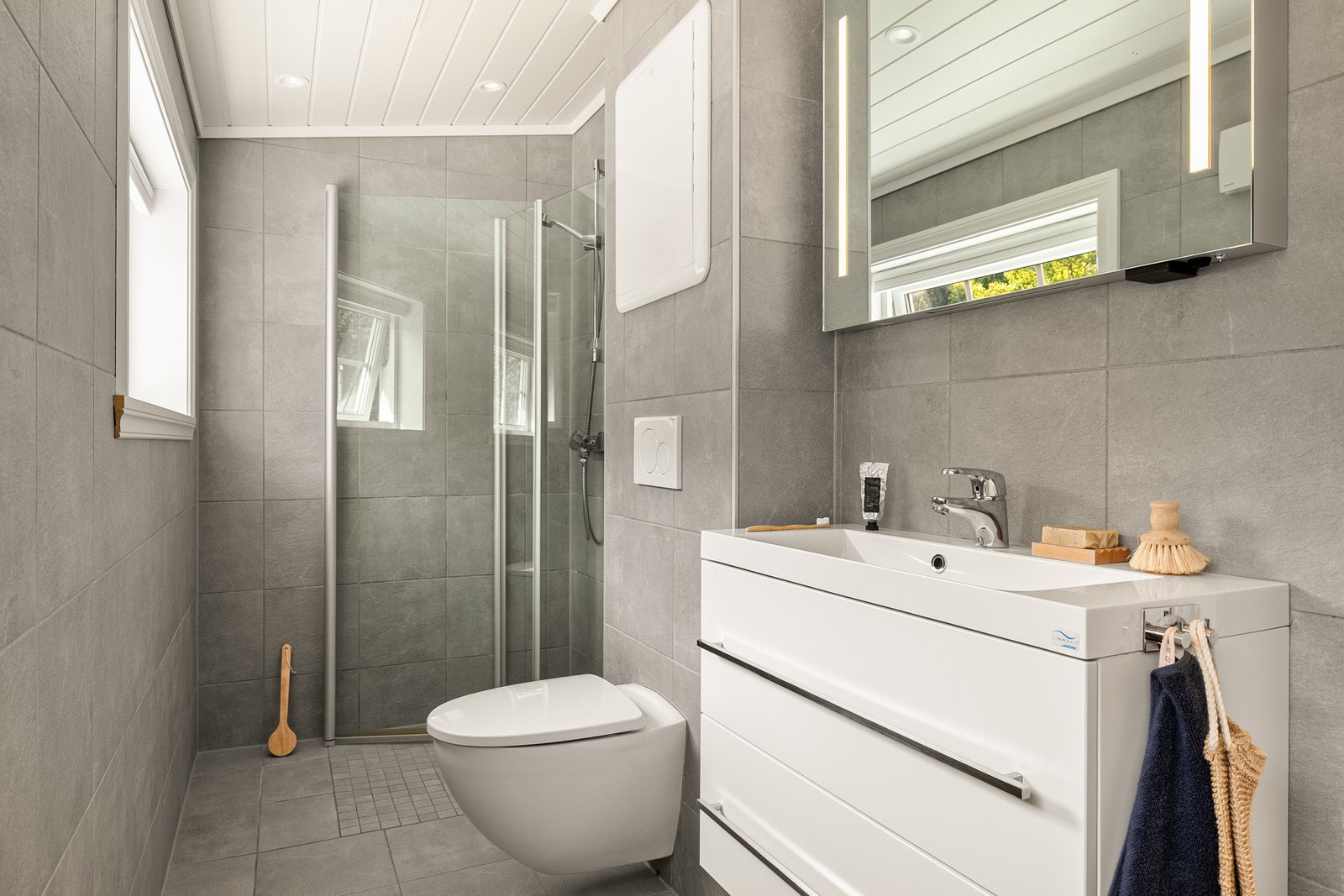 Badet i denne etasjen måles til 4,9 kvm. Galleribilde