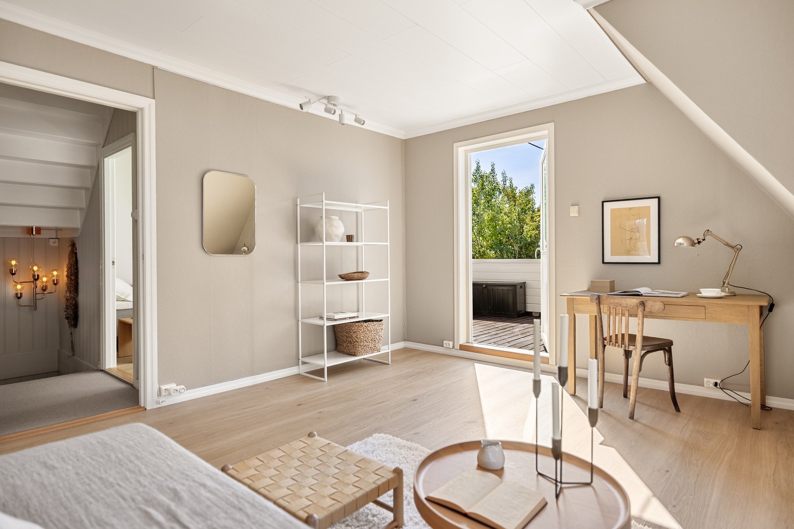 Det ene soverommet har utgang til en herlig takterrasse. Galleribilde