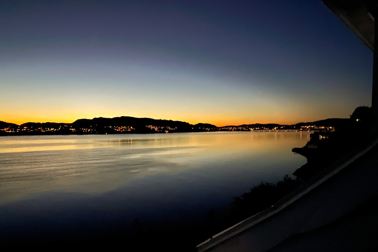 Utsikt på kveldstid. Galleribilde