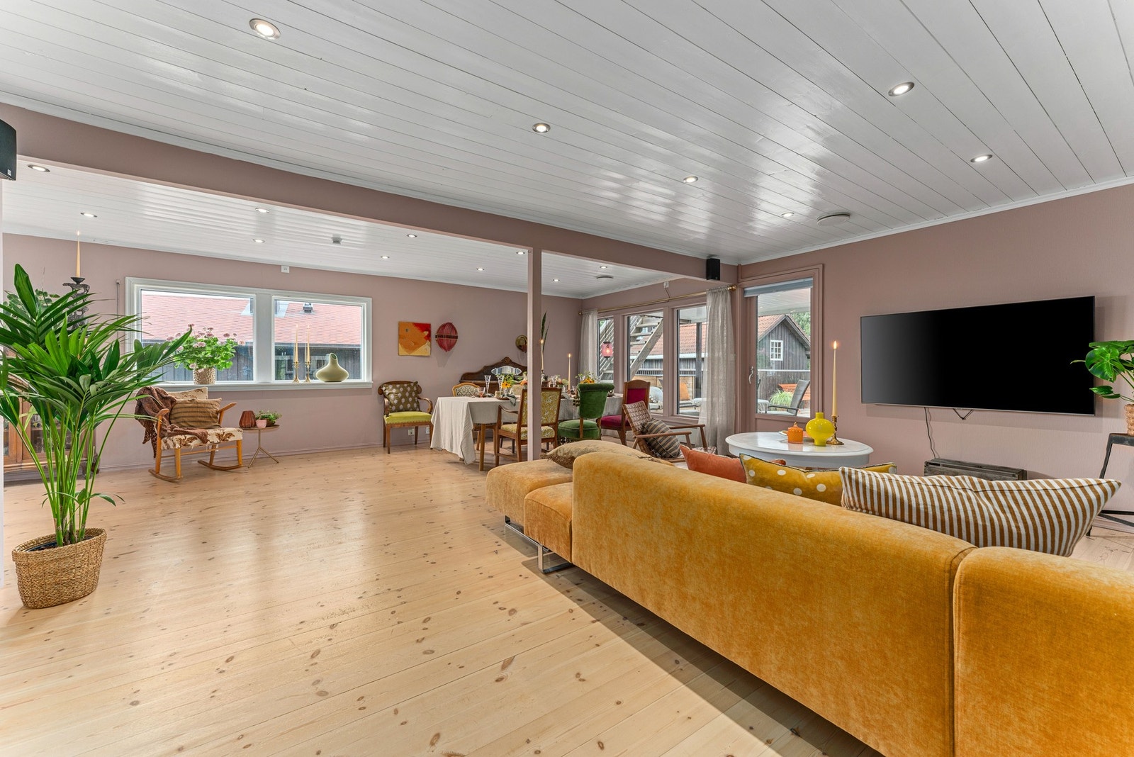 Gjennomgående fargetoner og materialvalg gir en helhetlig og koselig atmosfære. Galleribilde