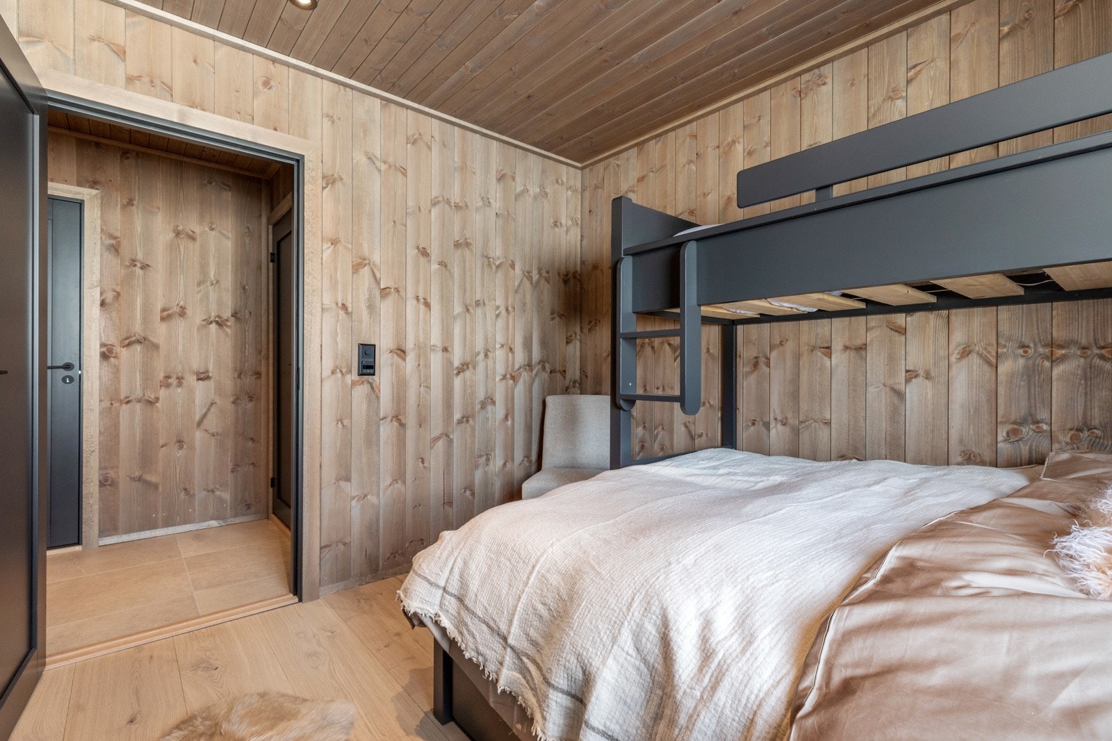 Plass til garderobeskap eller kommode Galleribilde