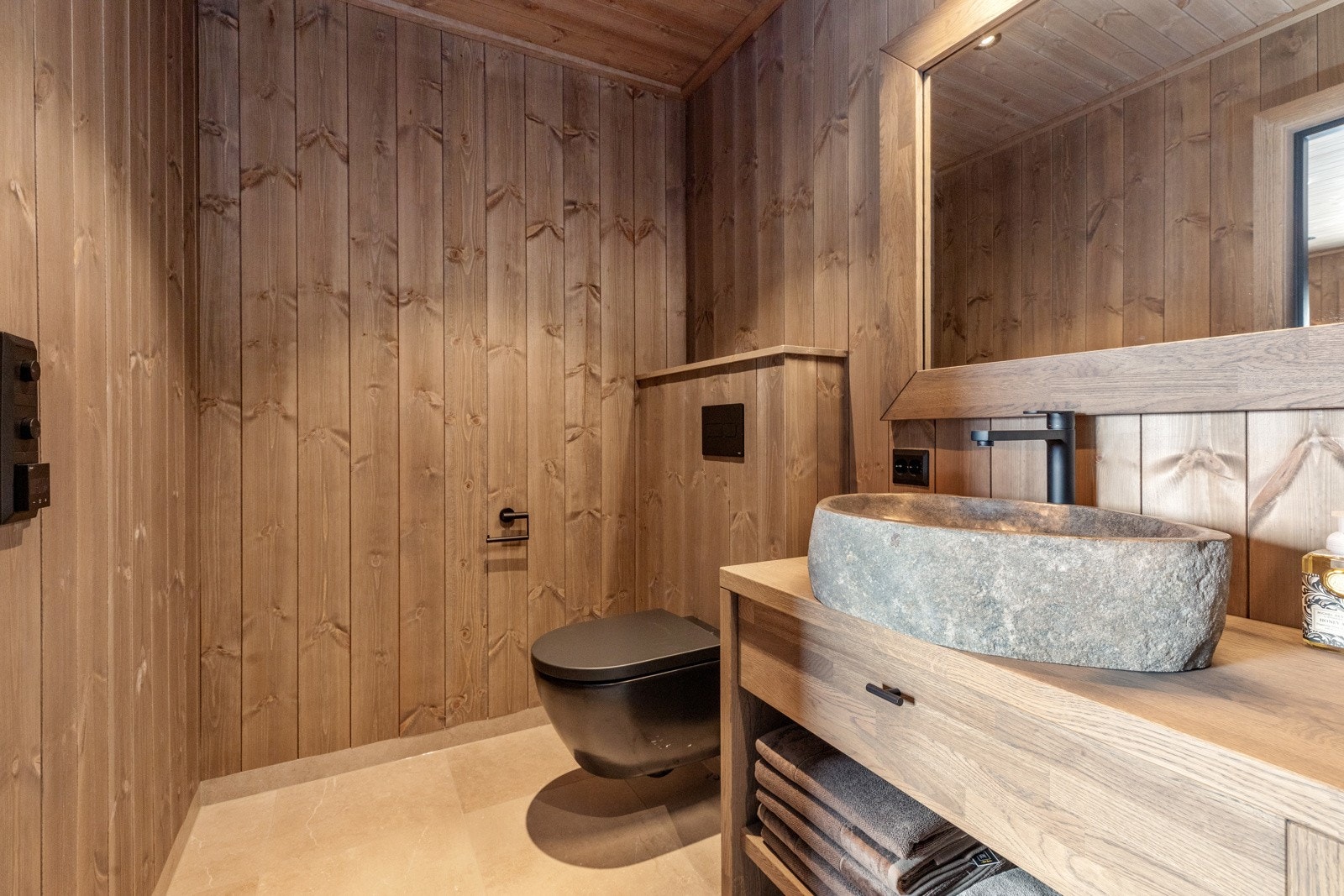 Baderomsinnredningen er fra Kistefos Møbler Galleribilde