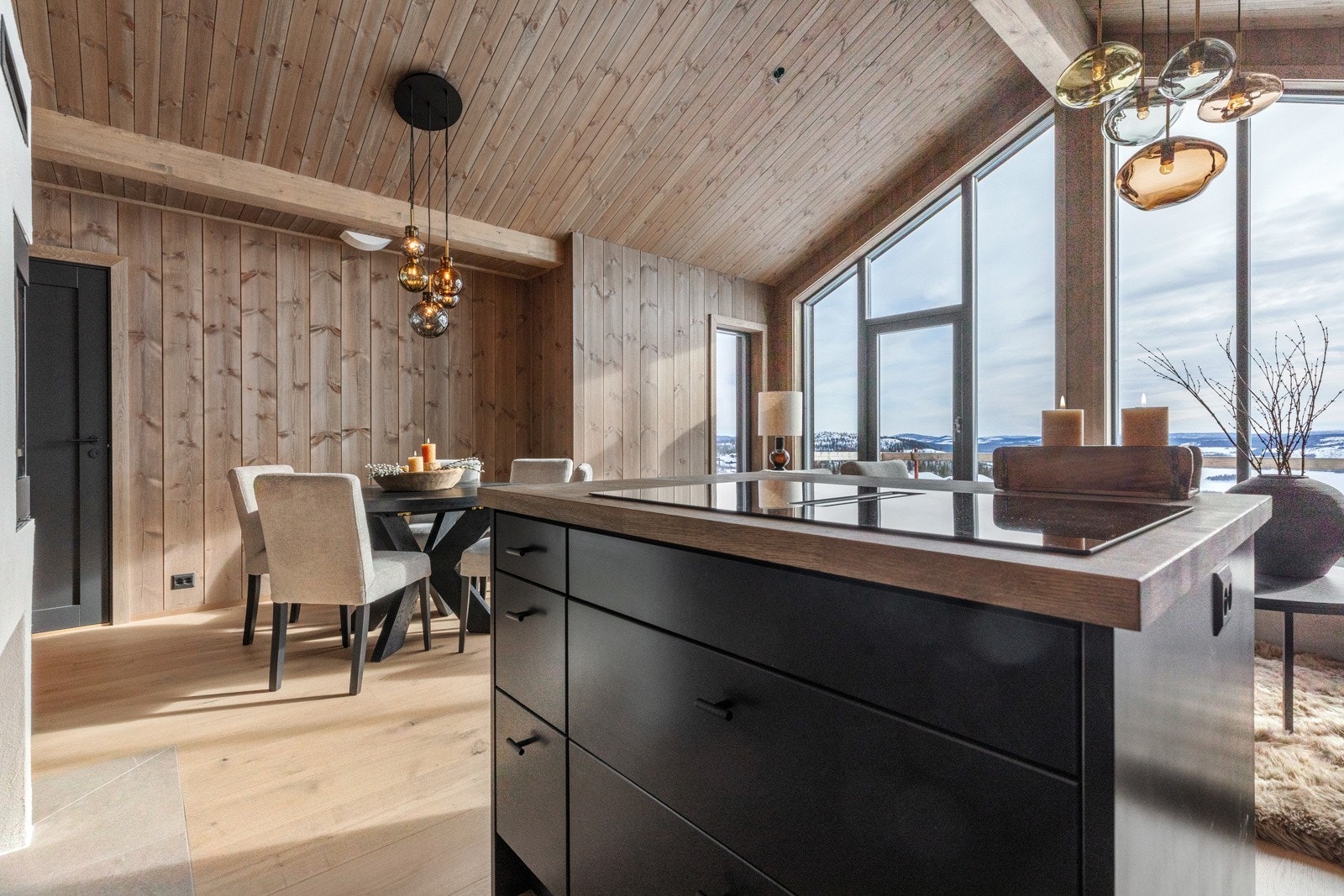 Her kan man vise sine kunster på kjøkkenet, samtidig som man nyter den vakre utsikten Galleribilde