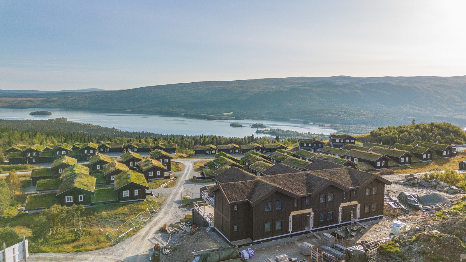 Herlig beliggenhet med utsikt mot Øyangen, Mugnetind og Slettefjell Galleribilde