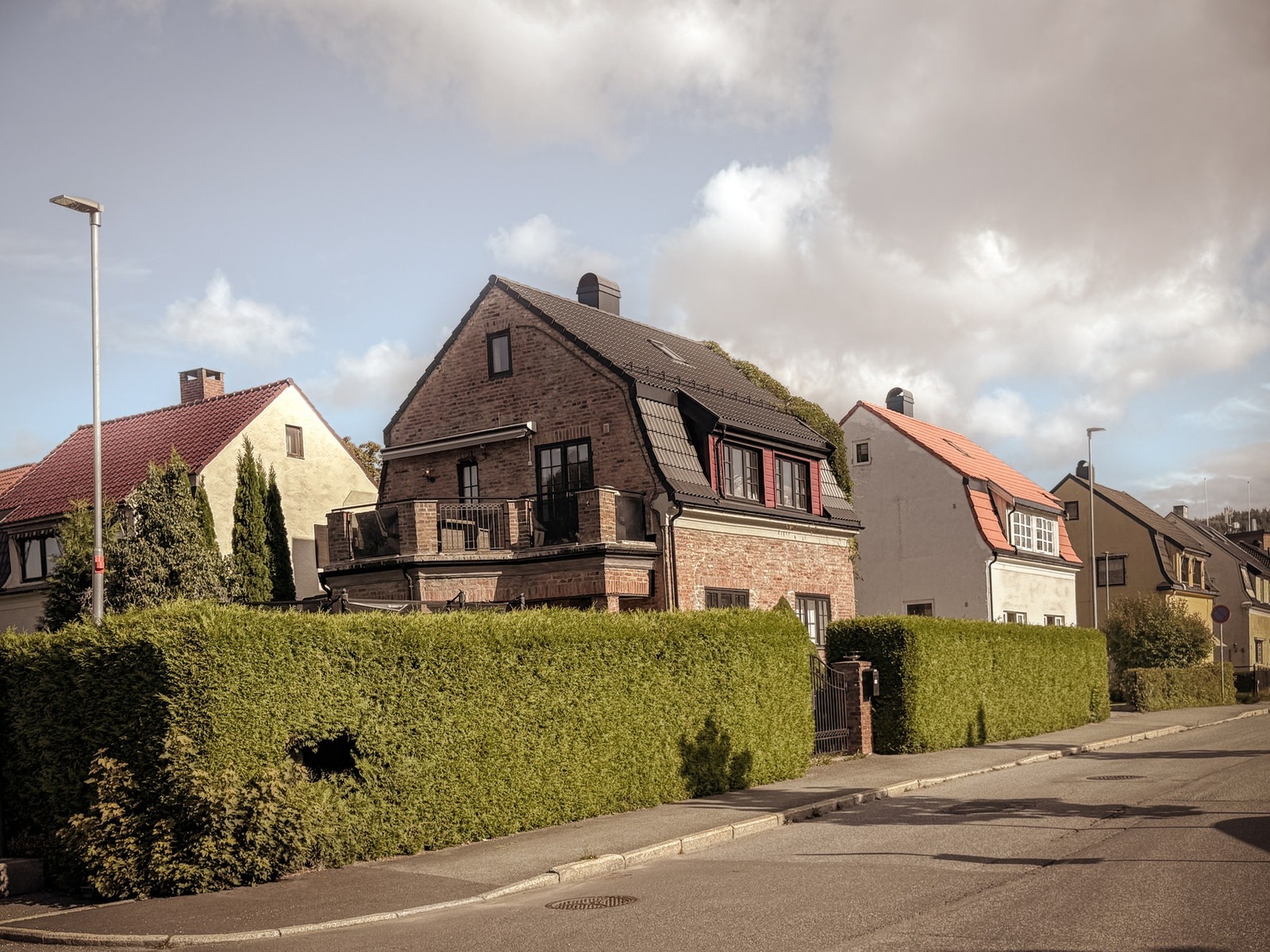 Hele området bærer preg av vakre ivaretatte bygninger og skaper et helt eget miljø. Galleribilde