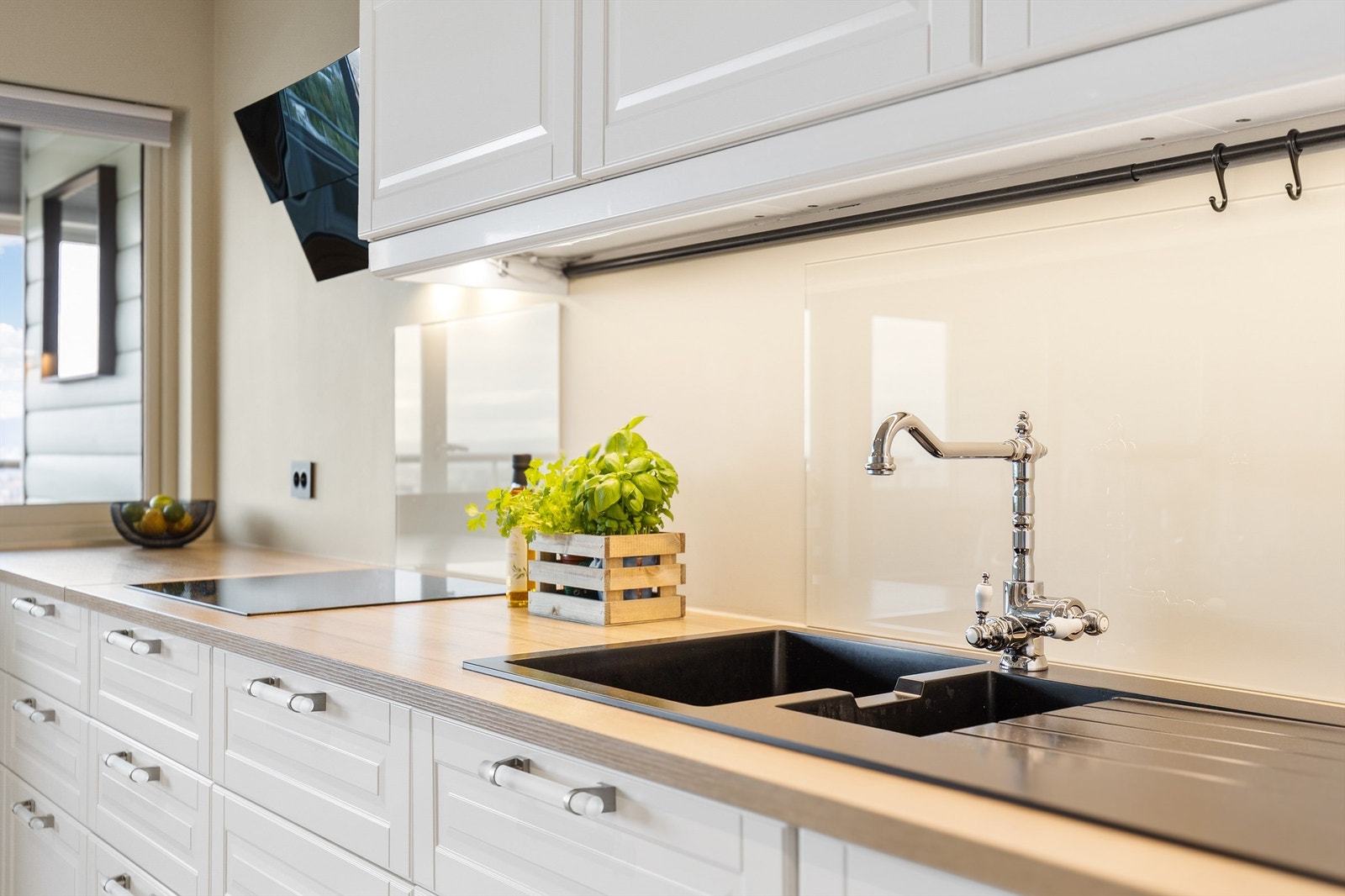 Det er også rikelig med oppbevaringsplass i både skuffer og skap. Galleribilde