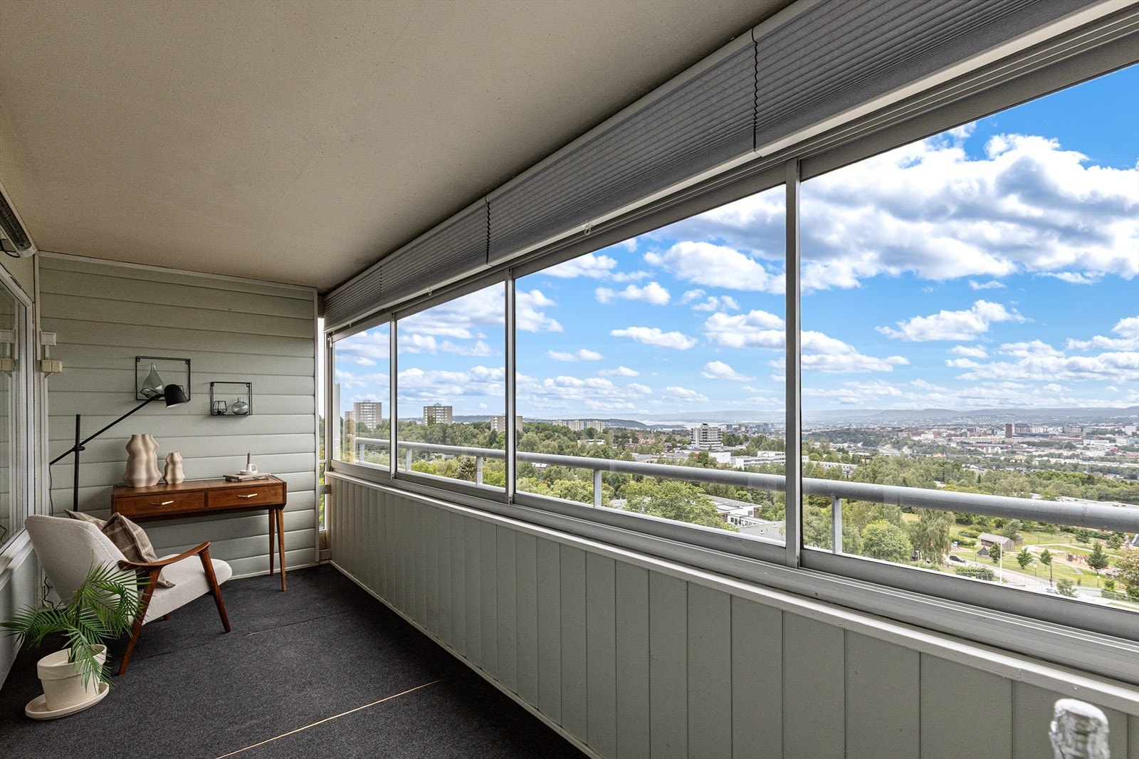 Balkongen er innglasset og er på hele 10 m². Galleribilde