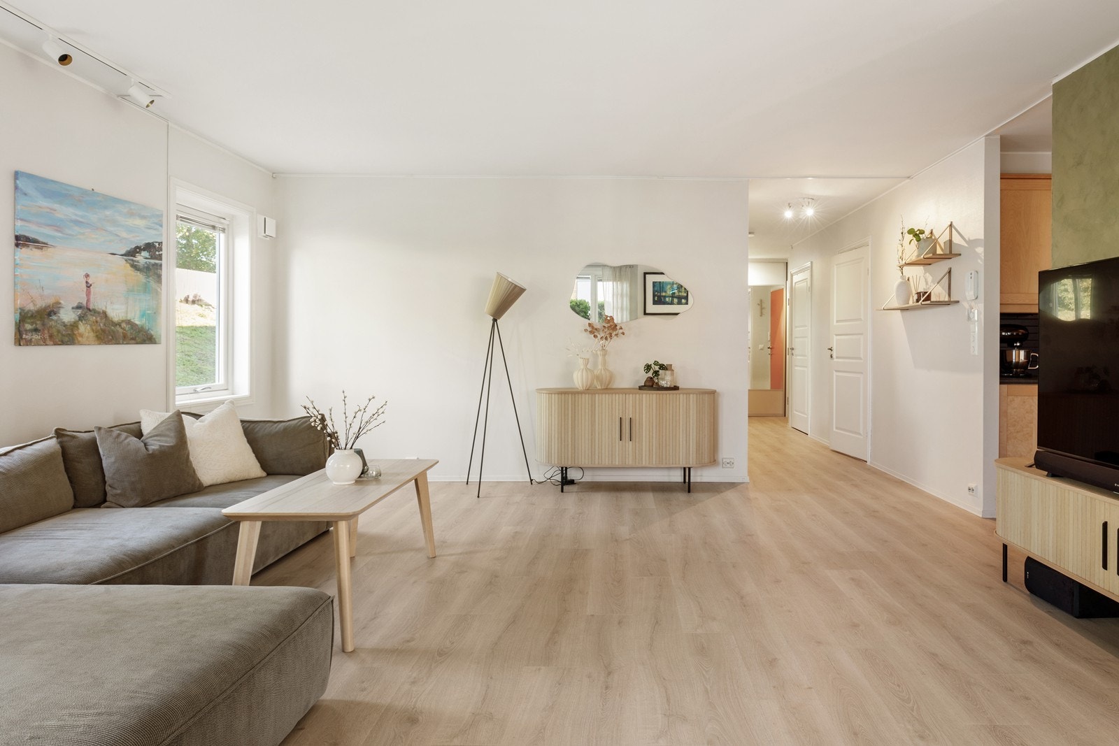 Et stor og sosialt rom, perfekt samlingspunkt for venner og familie. Galleribilde