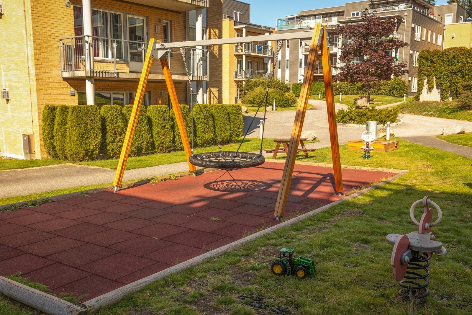 Fine fellesarealer med lekeplass for de minste. Galleribilde