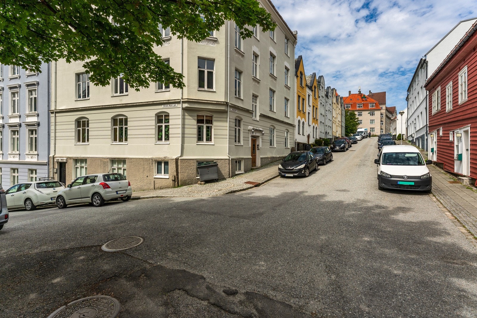 Spaserturen ned til sentrum tar kort tid og byr på et hav av servicetilbud. Galleribilde