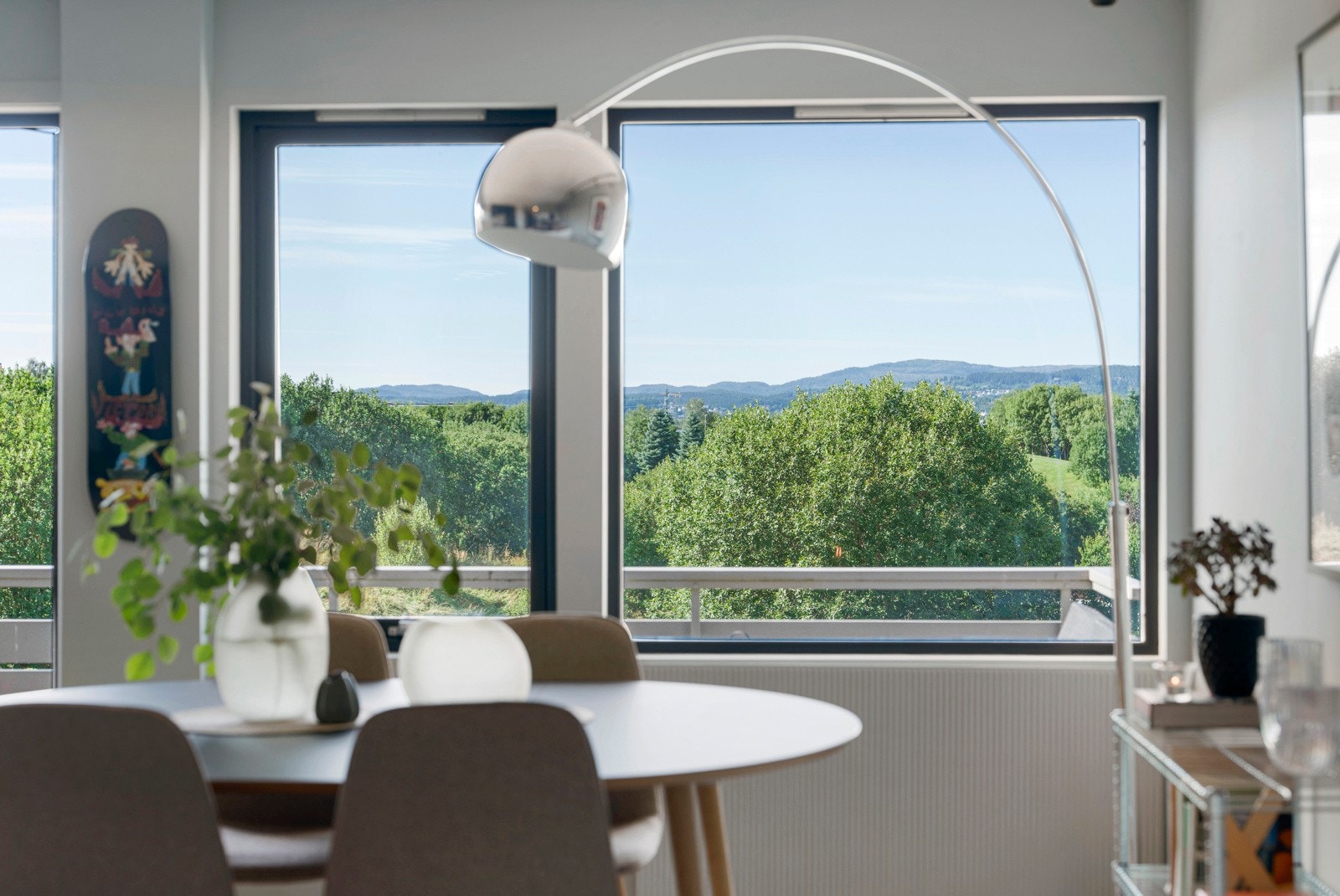 Her kan man samle venner og familie til gode måltider og hyggelige spillkvelder. Galleribilde