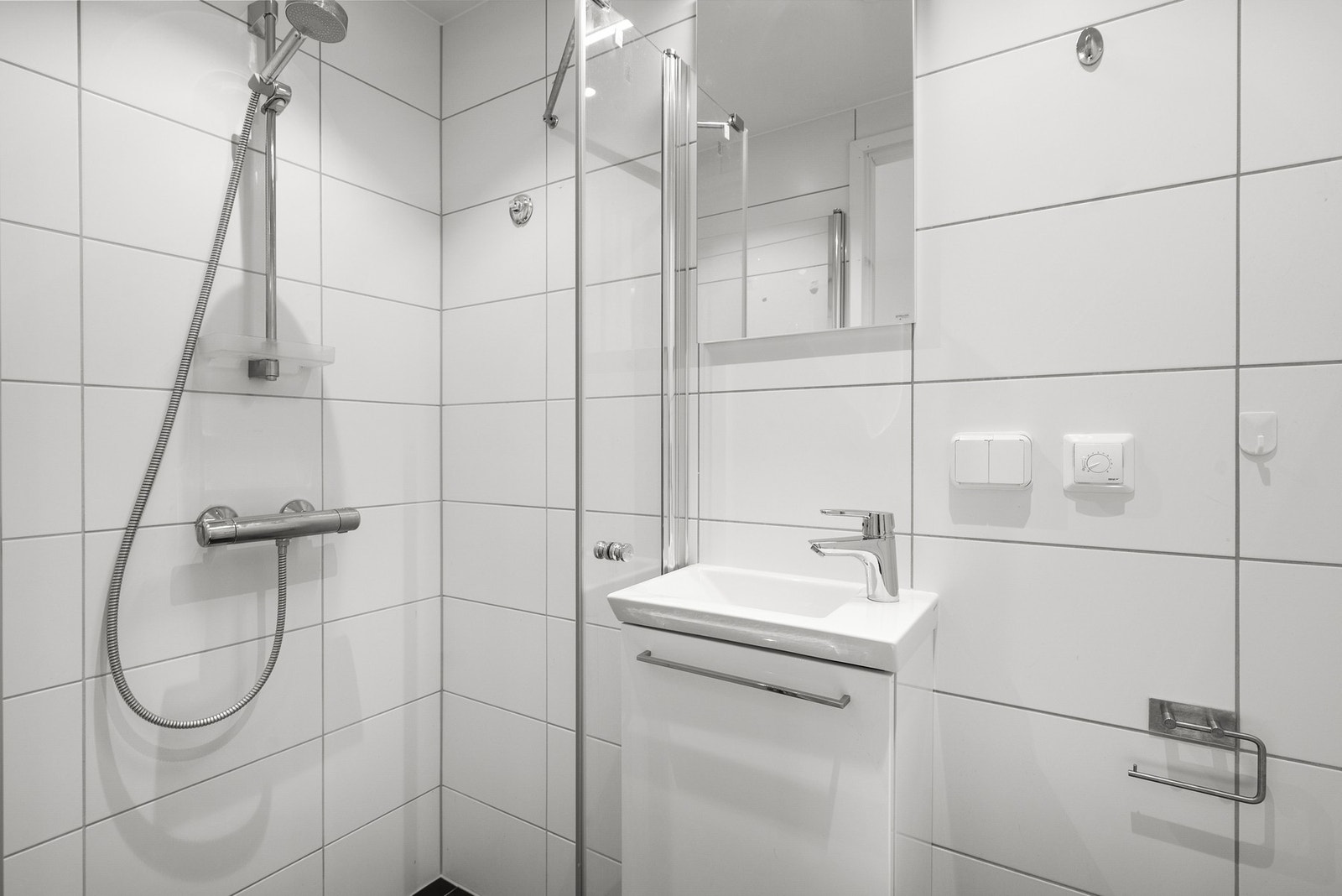 Det er videre dusjhjørne med dør. Galleribilde