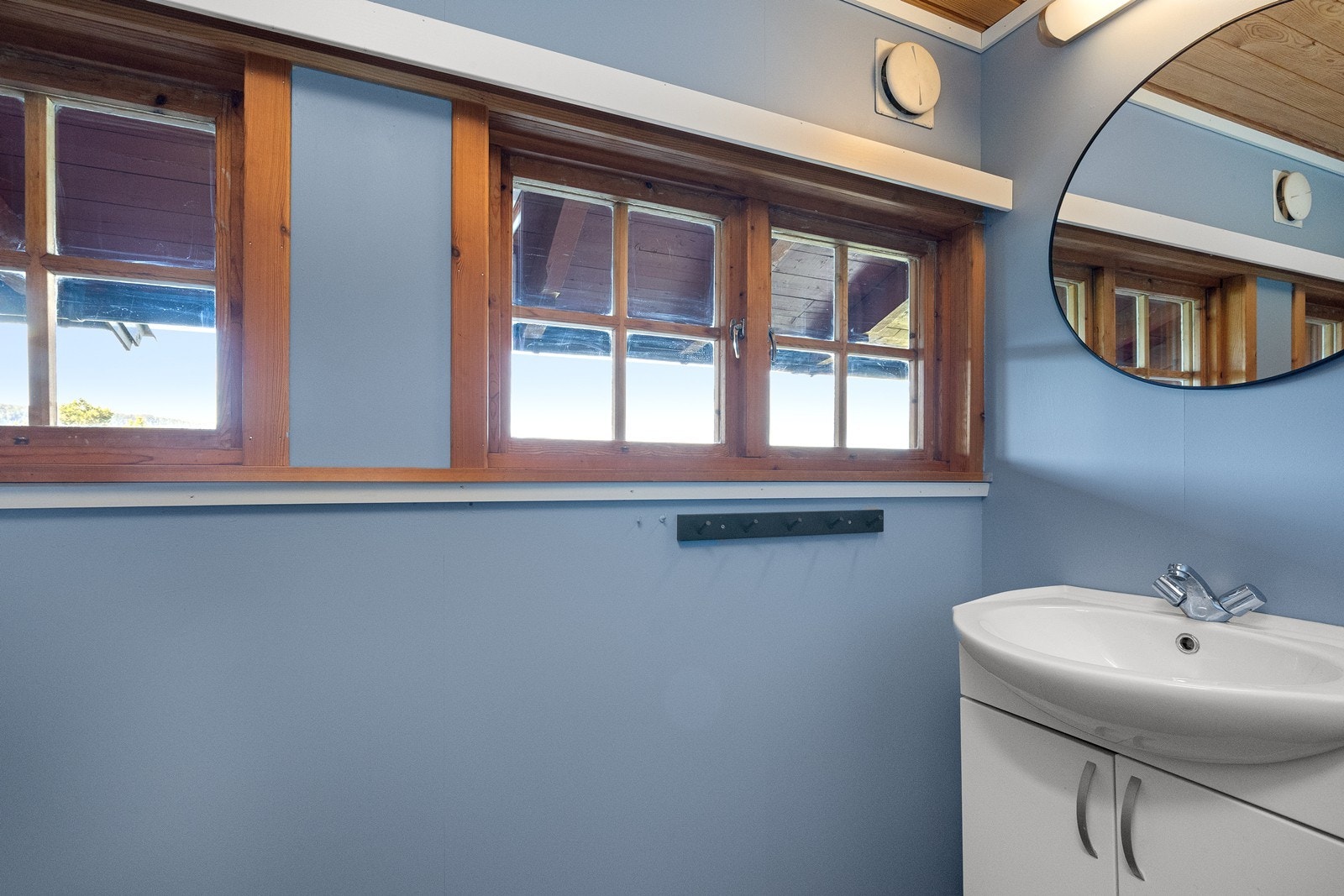 Sanitærutstyr og innredning med varierende alder, servant fra 2024 Galleribilde