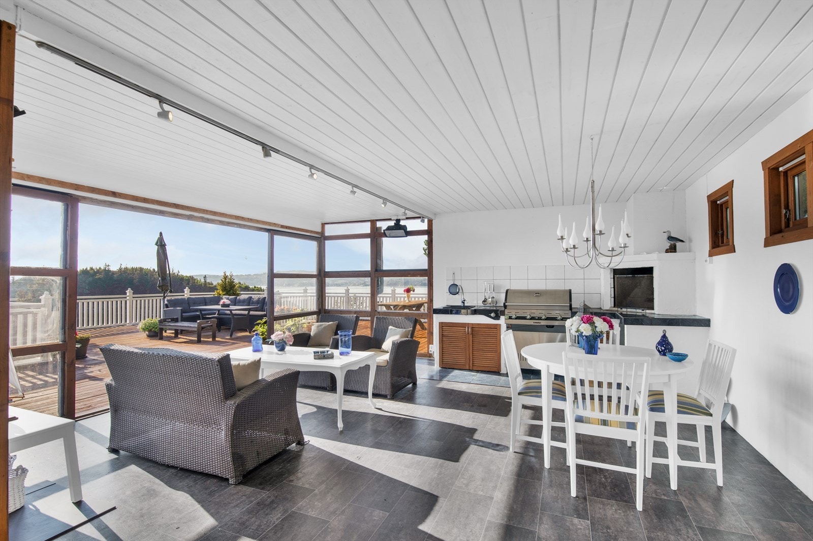 Vinterhage -med peis Galleribilde