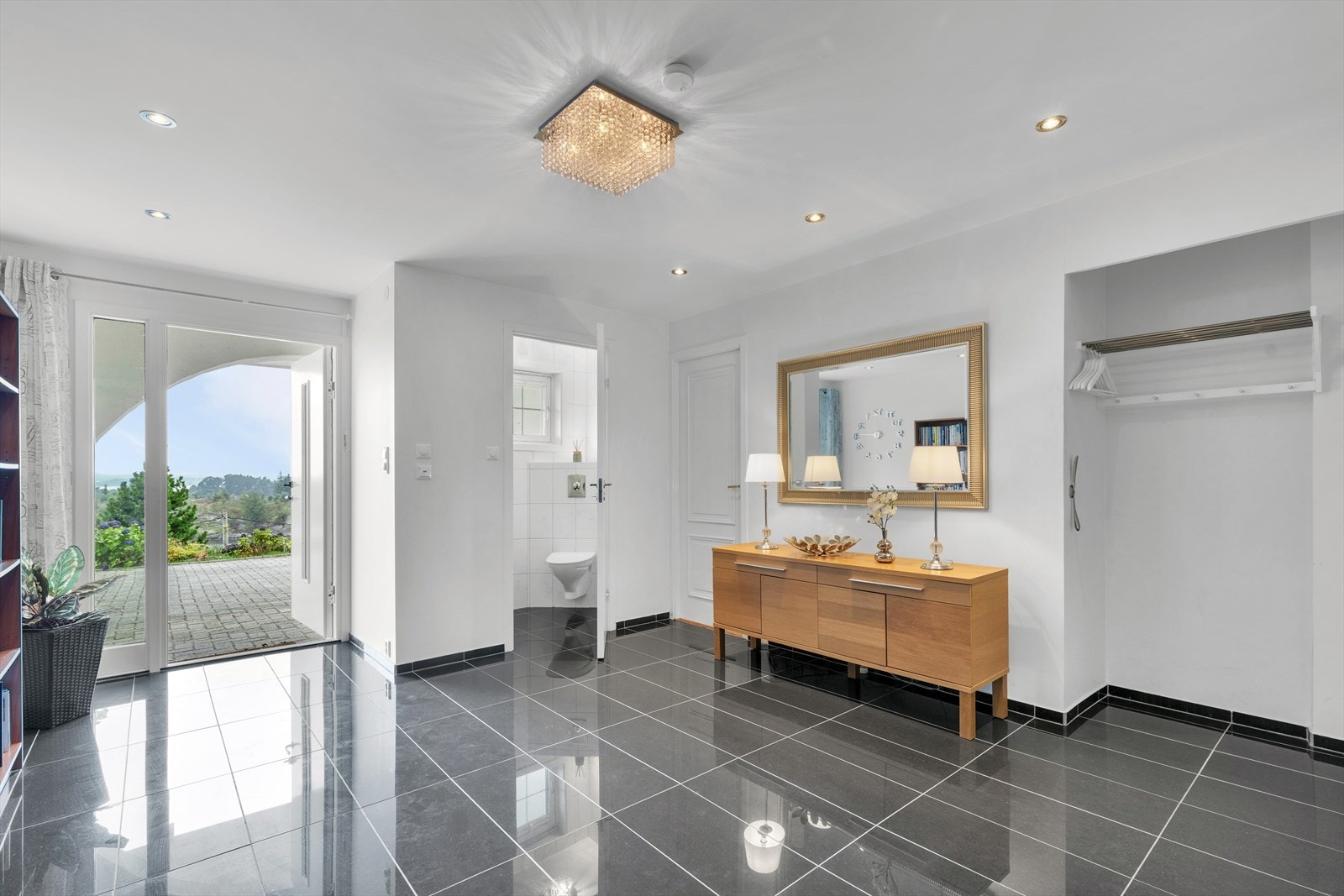 Entre/hall - flislagt med varmekabler Galleribilde