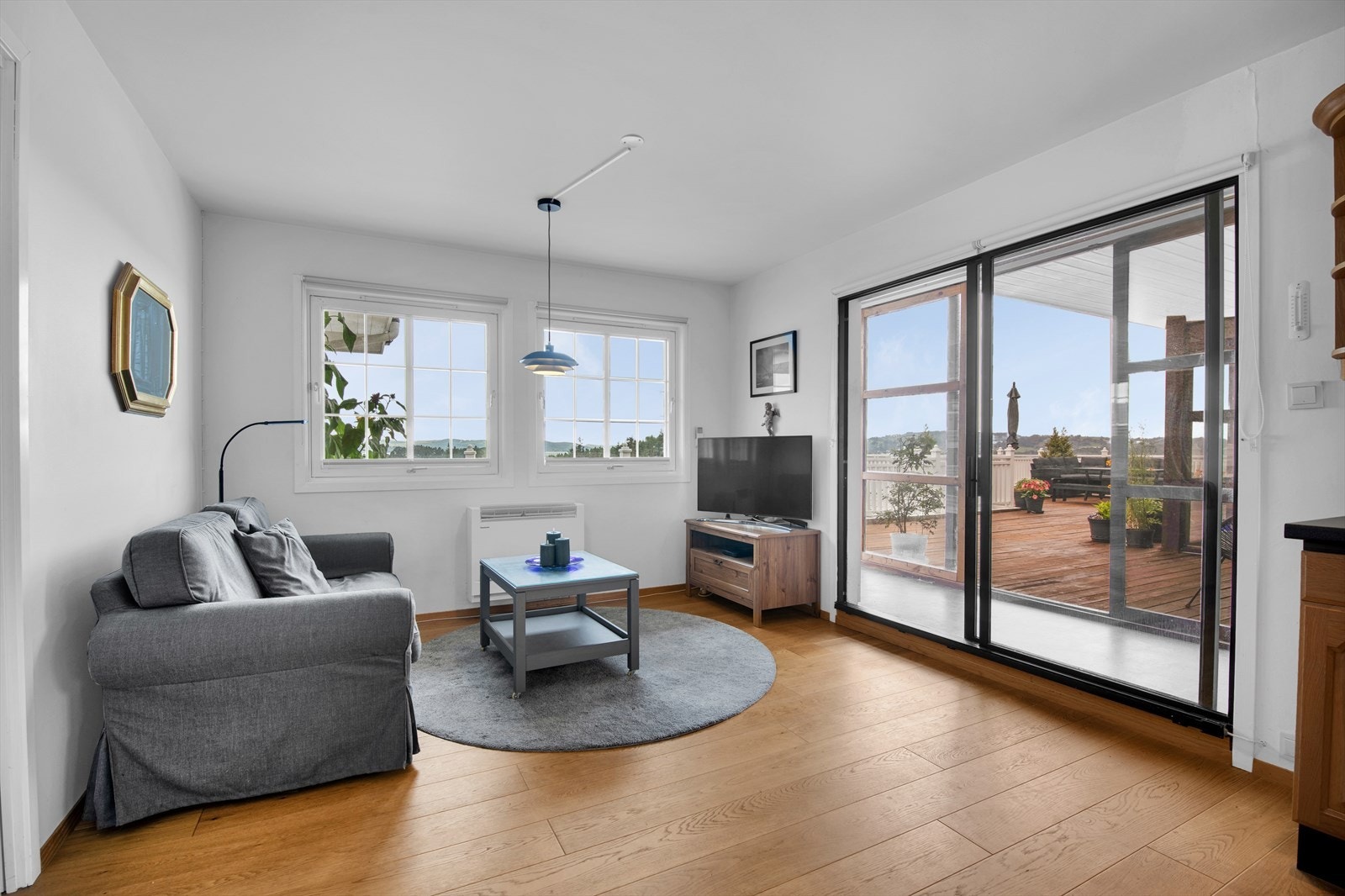 Kjøkken - utgang til terrasse og vinterhage Galleribilde