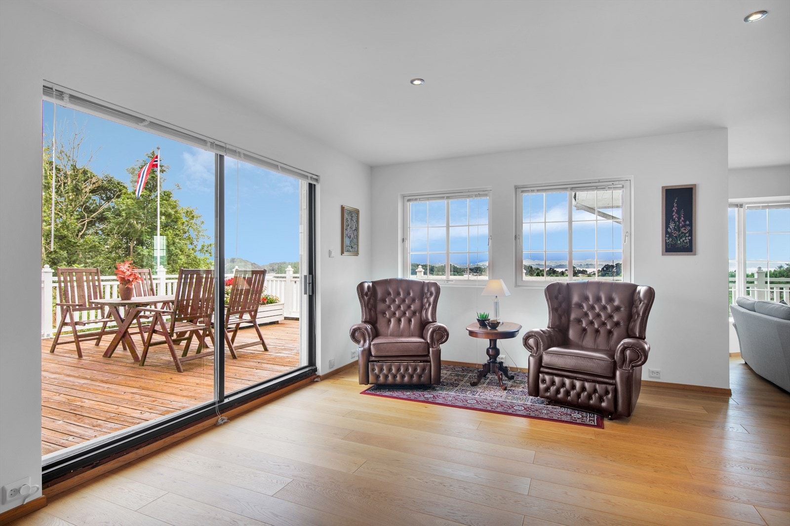 Stue - utgang til terrasse og bod Galleribilde