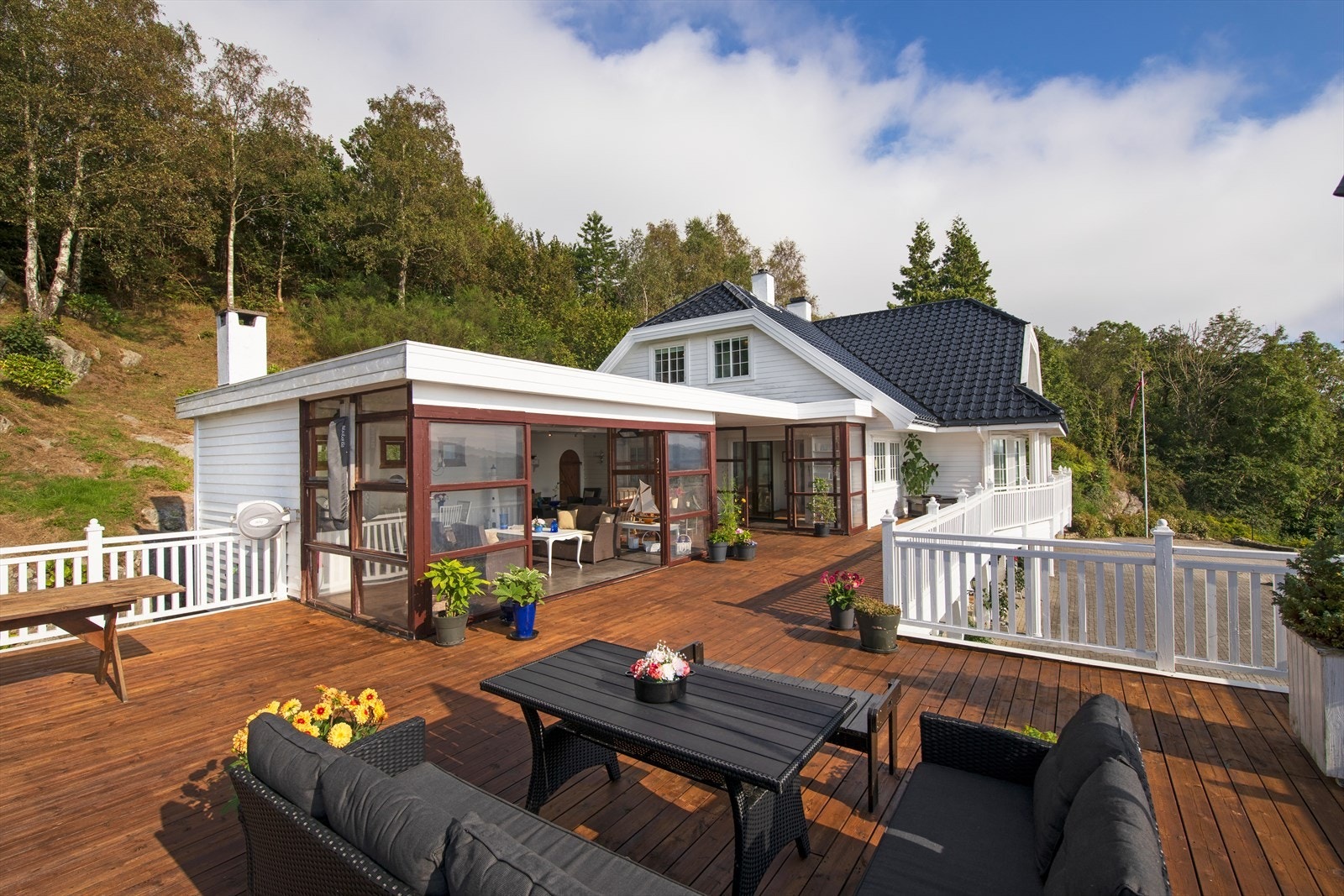 Fasade - stor vinterhage på 57 kvm Galleribilde