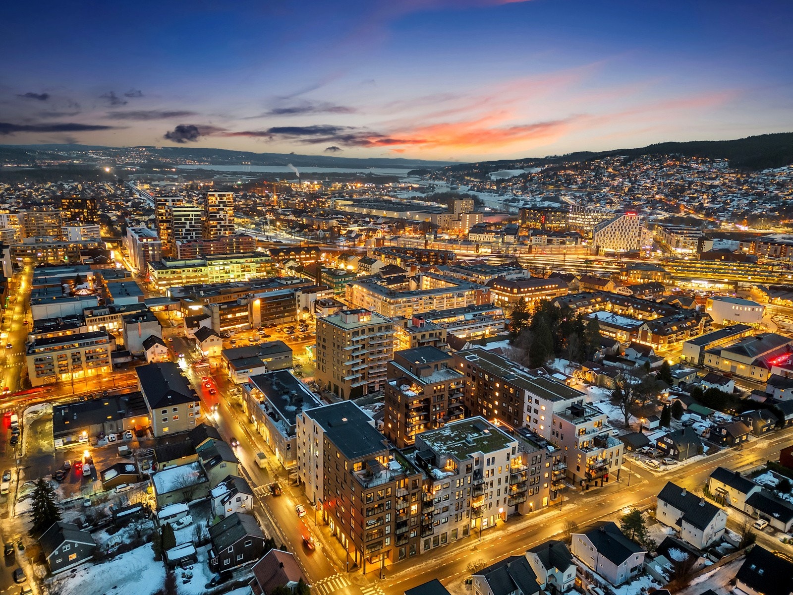 Lillestrøm er en moderne og livlig by med et rikt utvalg av butikker, restauranter og kulturelle tilbud, alt i gangavstand fra sentrum. Galleribilde