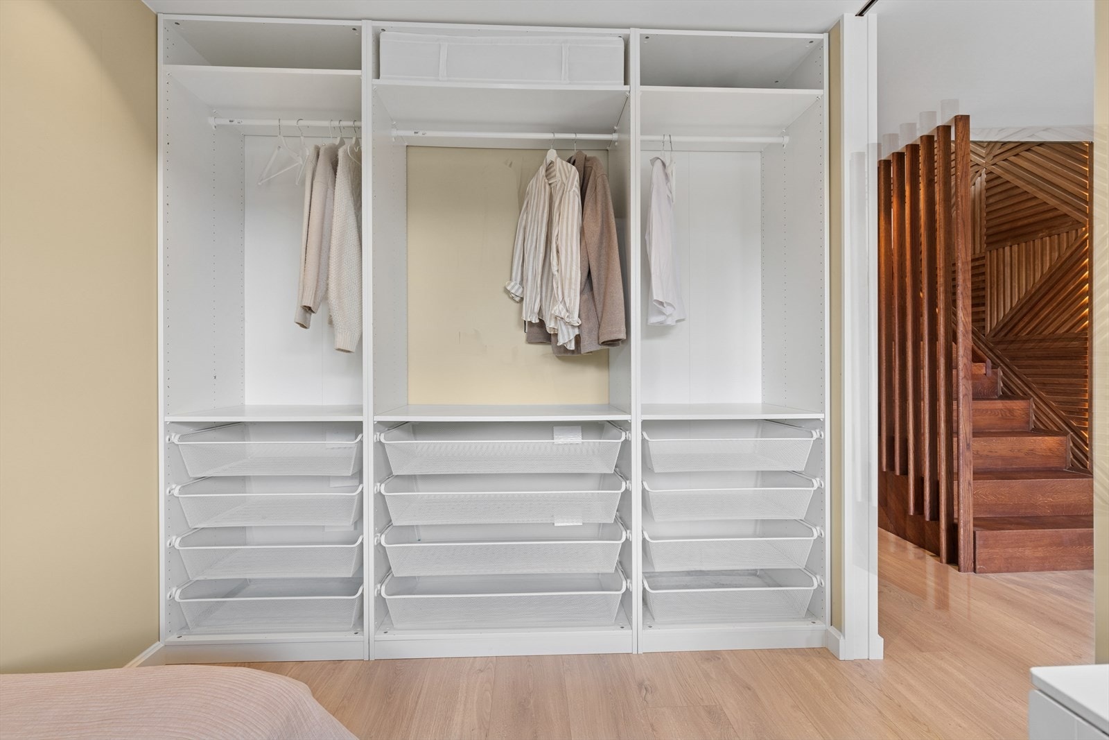 Hovedsoverom med garderobeskap Galleribilde