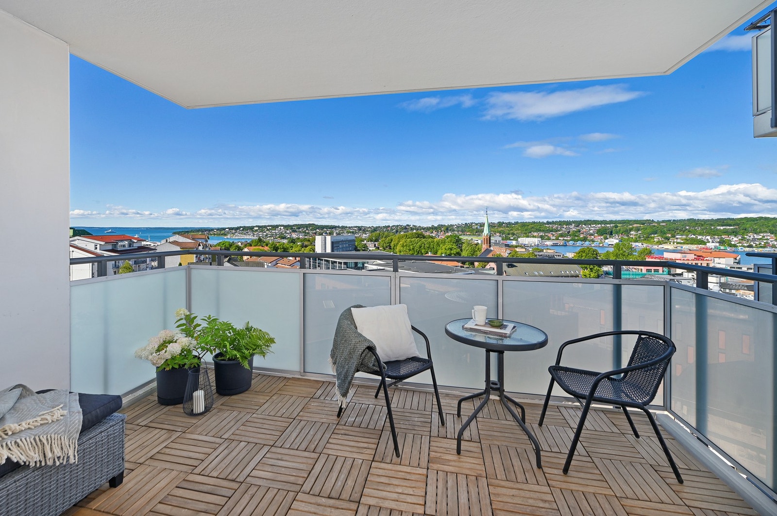 Leiligheten er betydelig oppgradert og påkostet i alle rom. Galleribilde