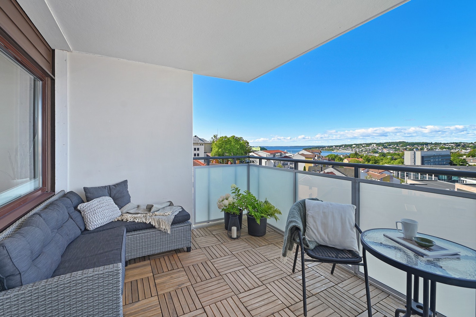 Her kan man nyte solen i kombinasjon med den flotte utsikten. Galleribilde