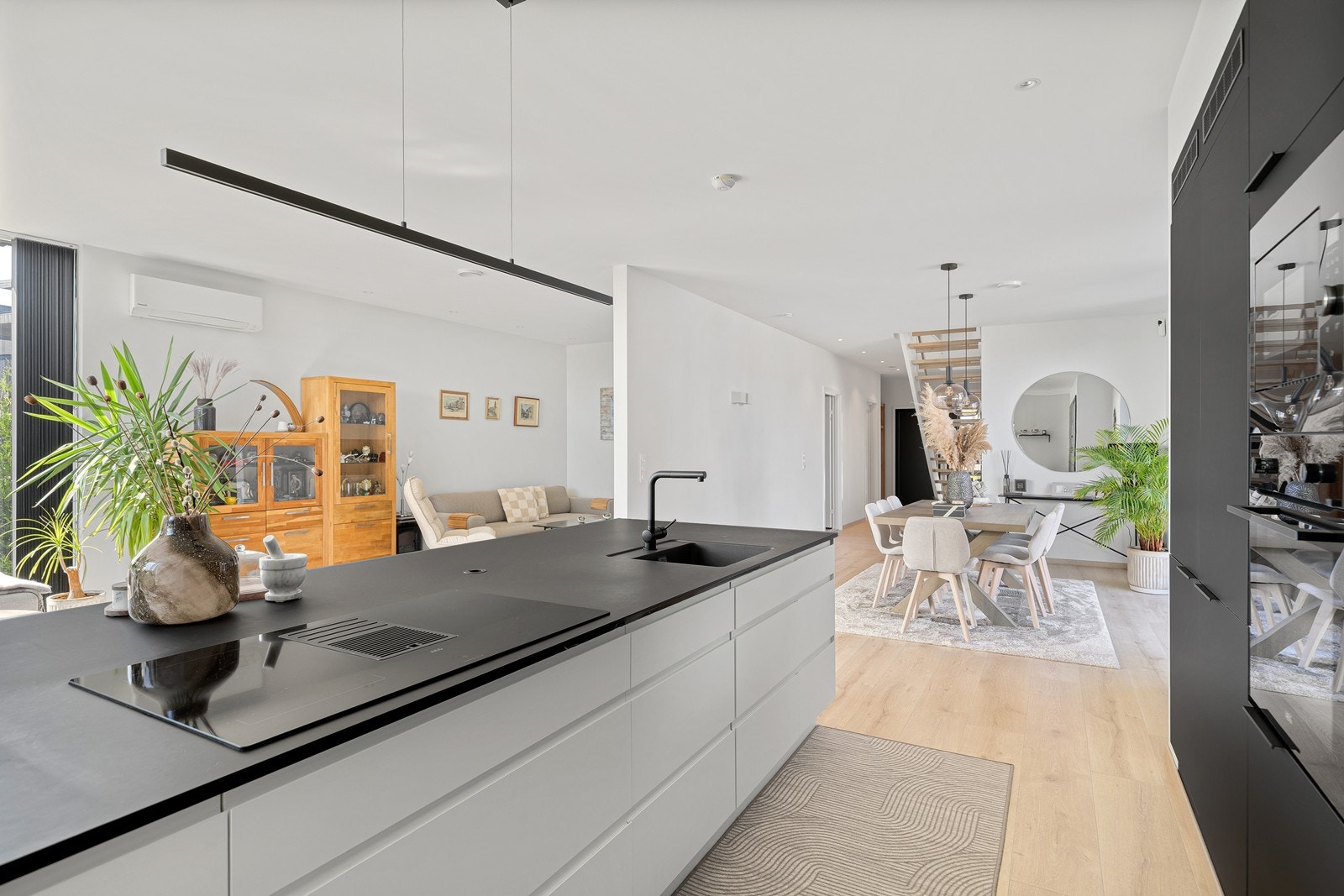 Den åpne løsningen gjør det enkelt å samhandle med de sosiale sonene i etasjen Galleribilde