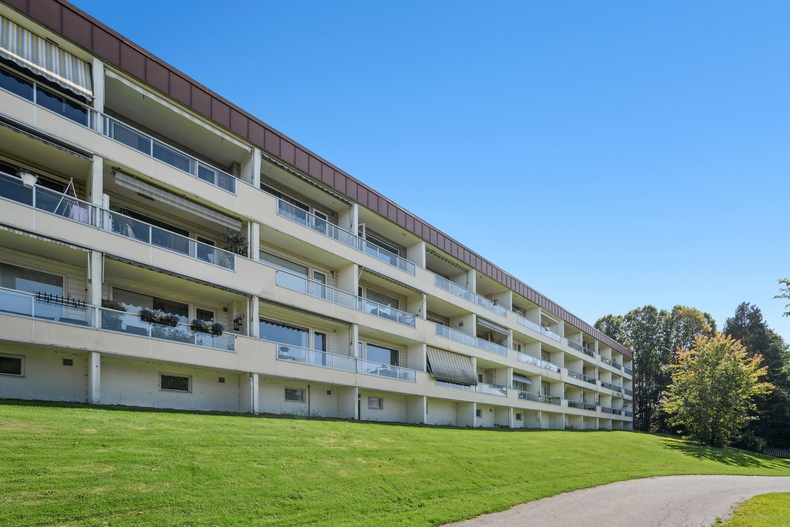 Boligområdet er tilbaketrukken og rolig, med barnevennlige gater. Galleribilde