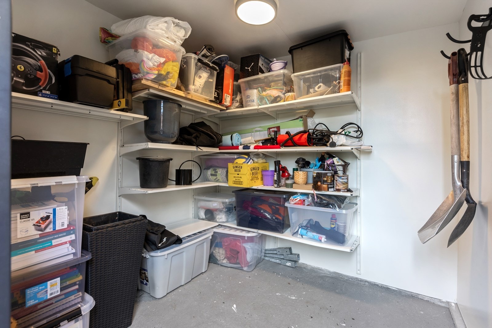 Det er godt med lagringsplass i utvendig bod Galleribilde