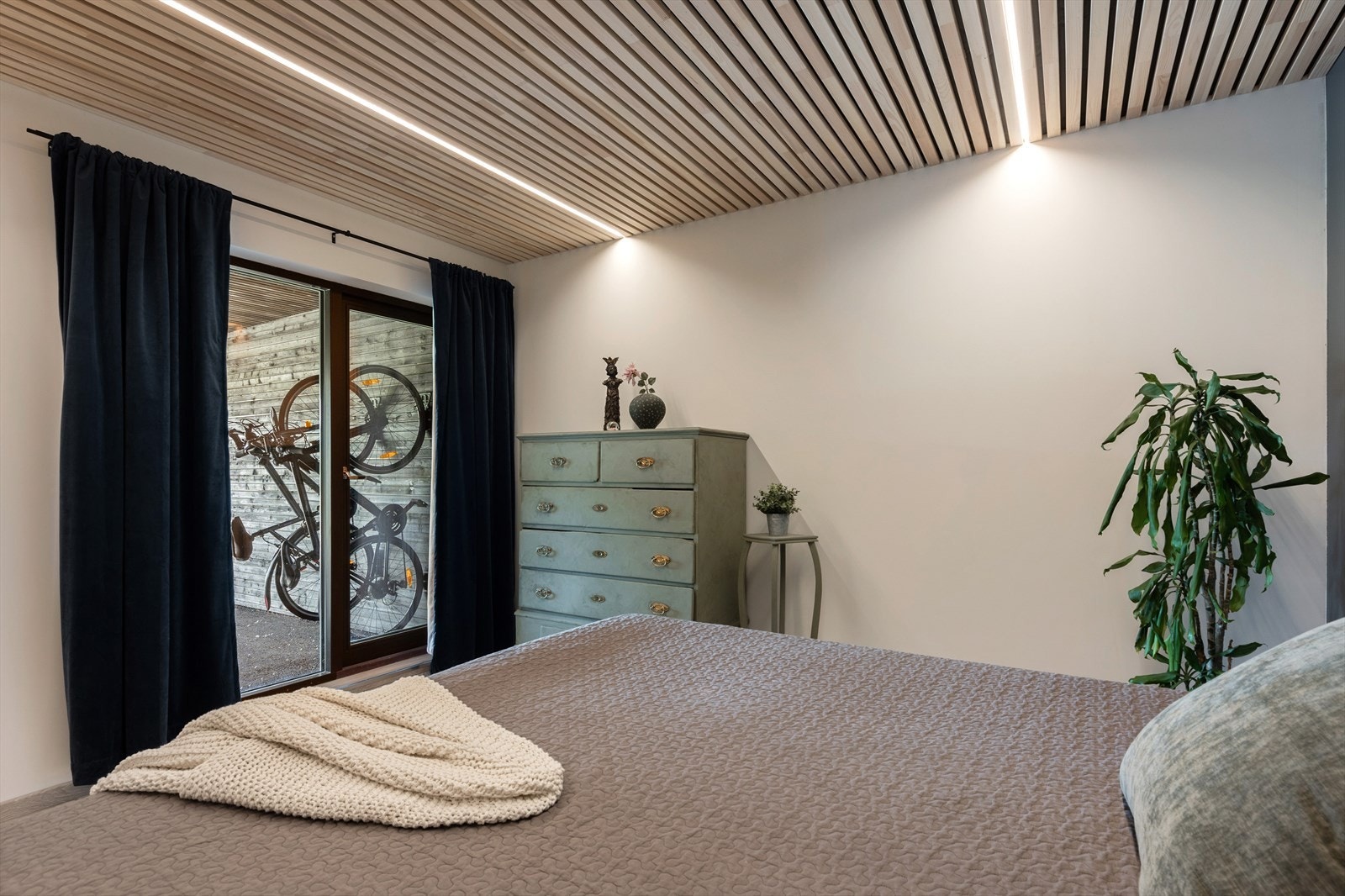 Det er også god plass til kommode eller annen garderobeløsning Galleribilde