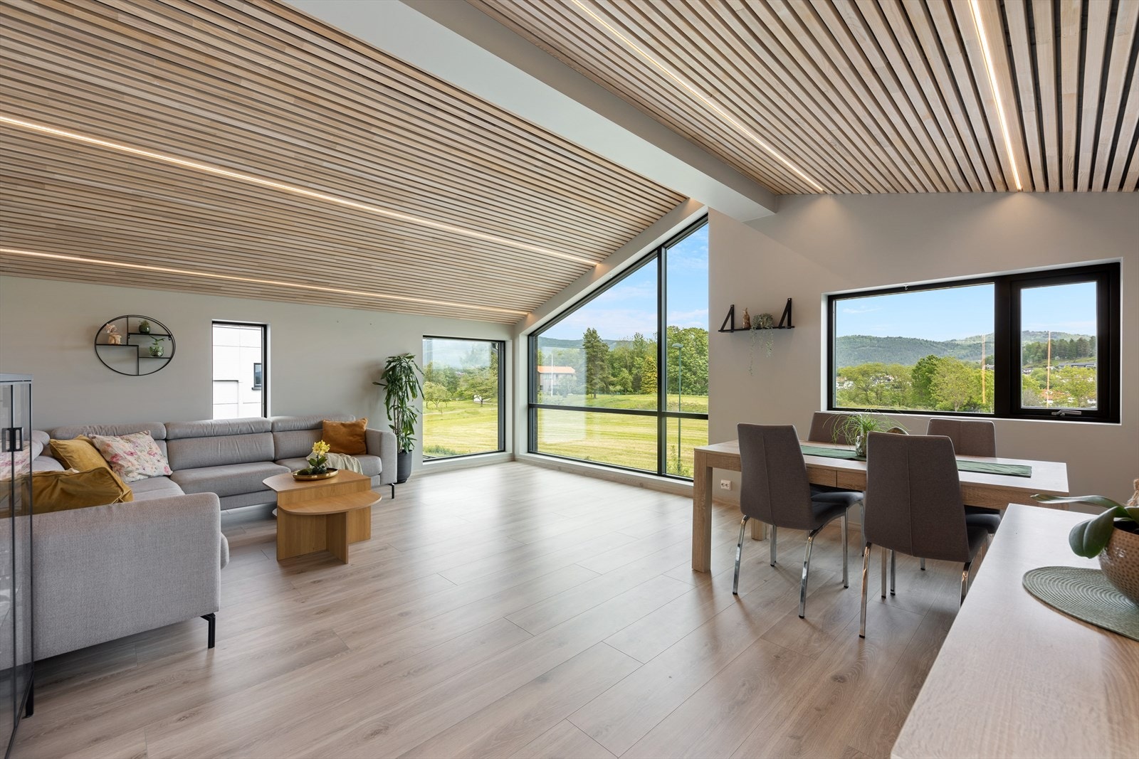 Råflott halvpart av vertikaldelt tomannsbolig! Galleribilde