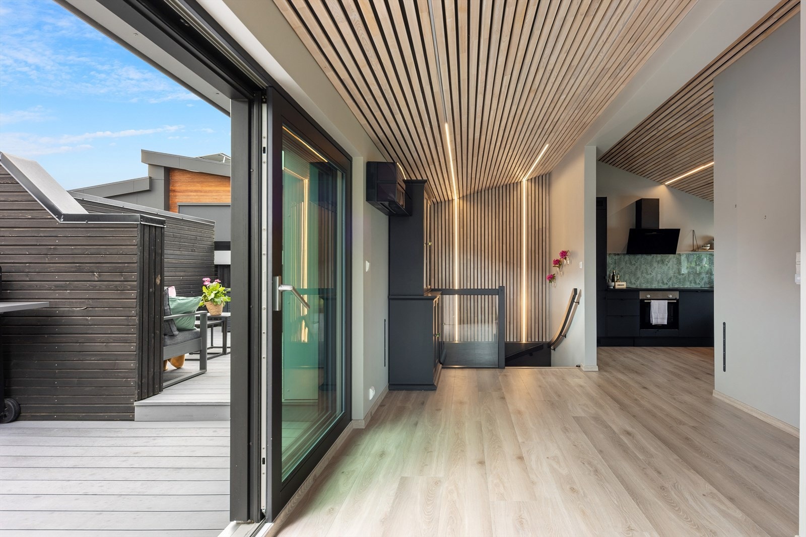 Fra stuen har du også direkte utgang til terrassen Galleribilde