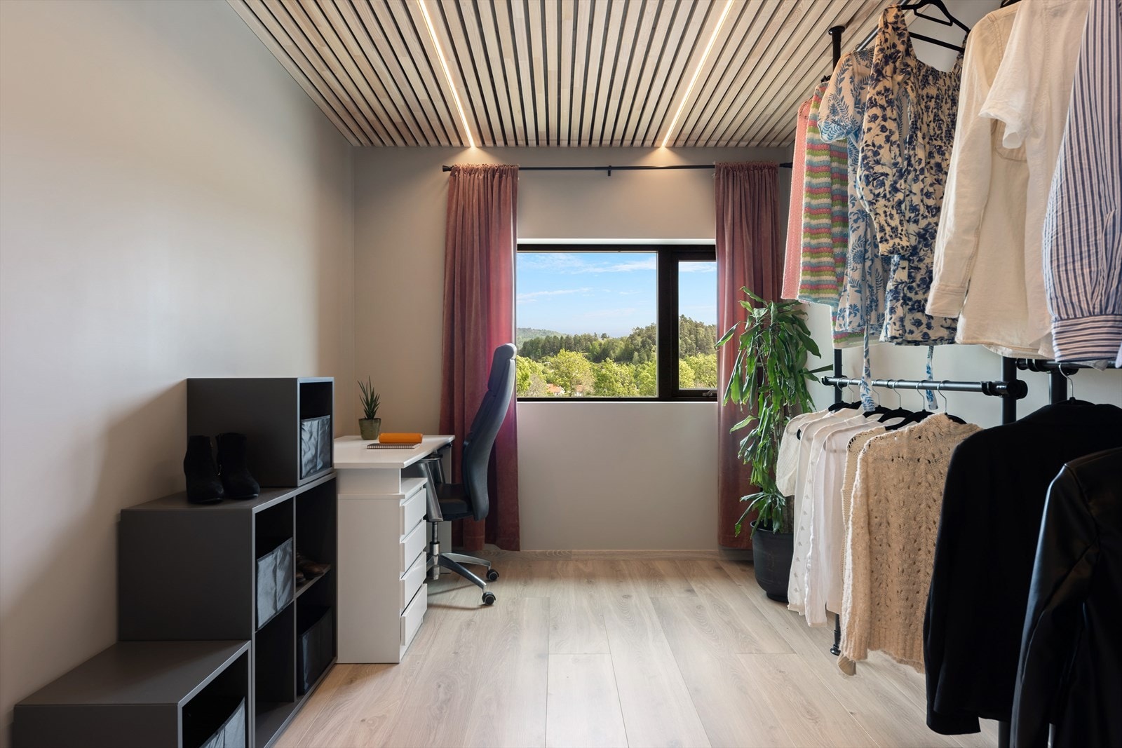 Det er god plass til flere løsninger på soverommet Galleribilde