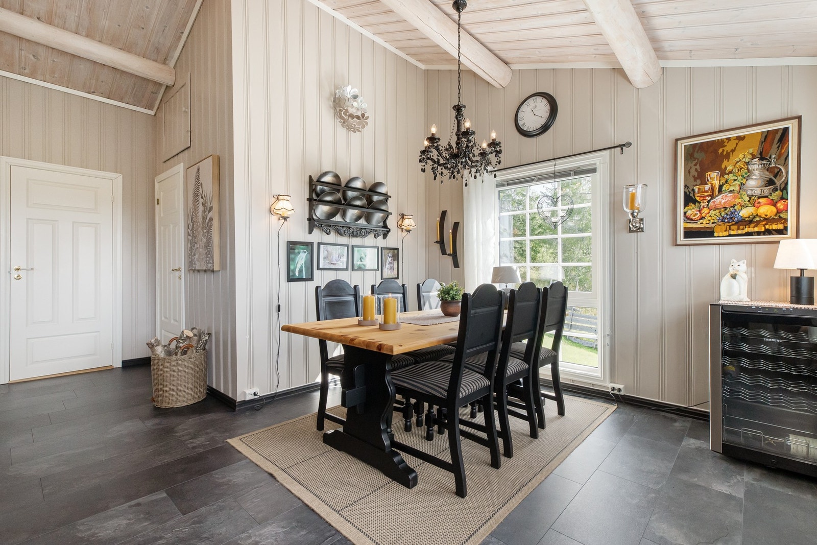 Den gode takhøyden i rommene bidrar til en luftig og god romfølelse Galleribilde