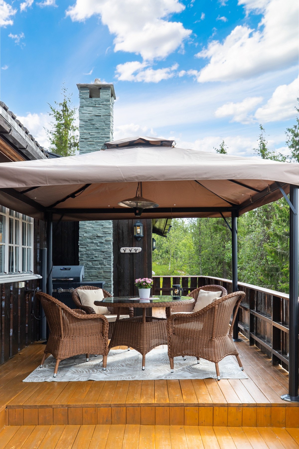 Flere utesoner som gir mulighet for å flytte seg rundt etter solen Galleribilde