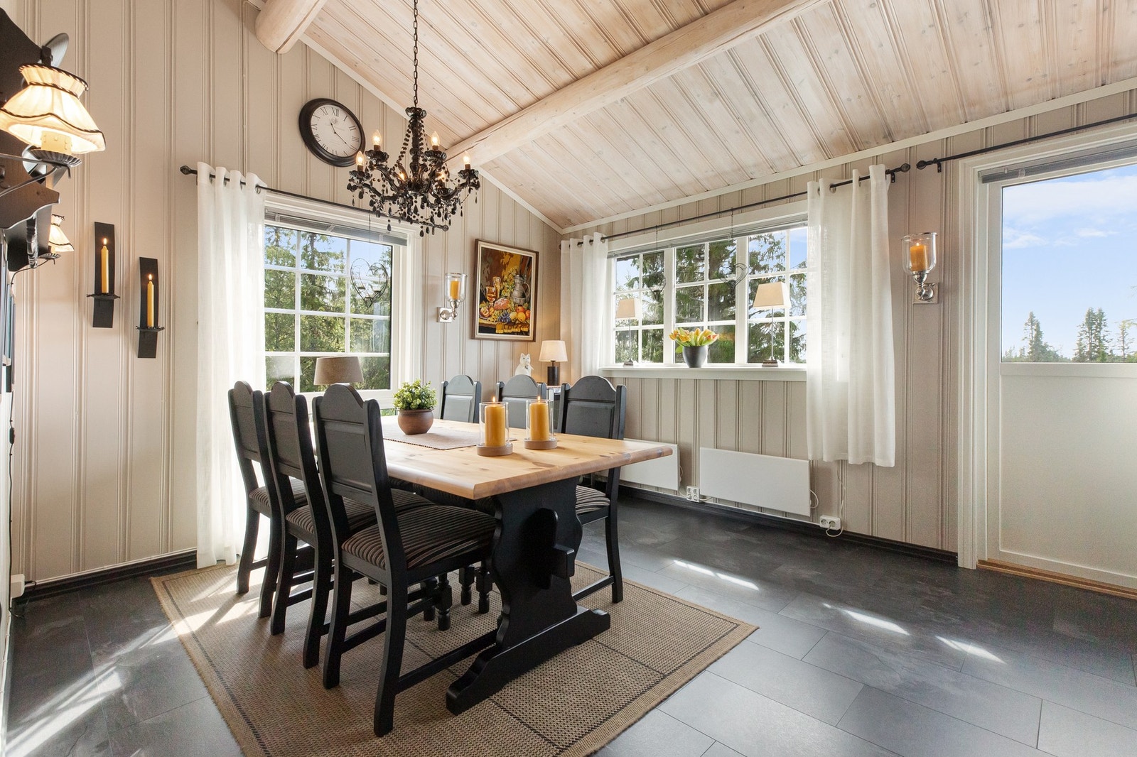 Adkomst ut til terrasse herfra også Galleribilde