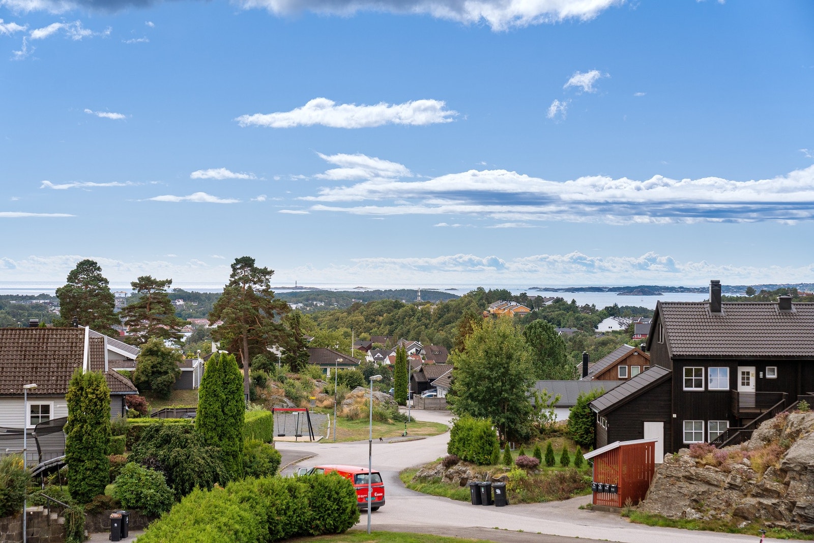 Fantastisk utsikt fra terrassen - her ser en helt til Oksø fyr og hele innseilingen til byen Galleribilde