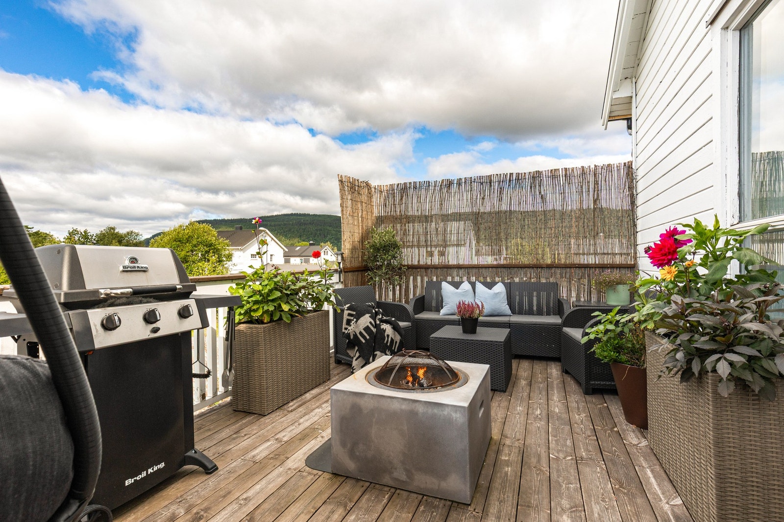 Balkongen er vendt slik at du har svært gode solforhold gjennom hele dagen Galleribilde