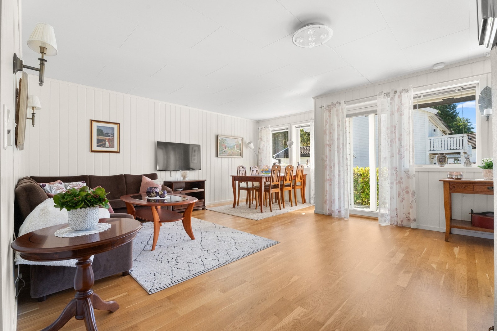 Her har du en lys og hyggelig leilighet med fin standard fra byggeåret 2012. Galleribilde