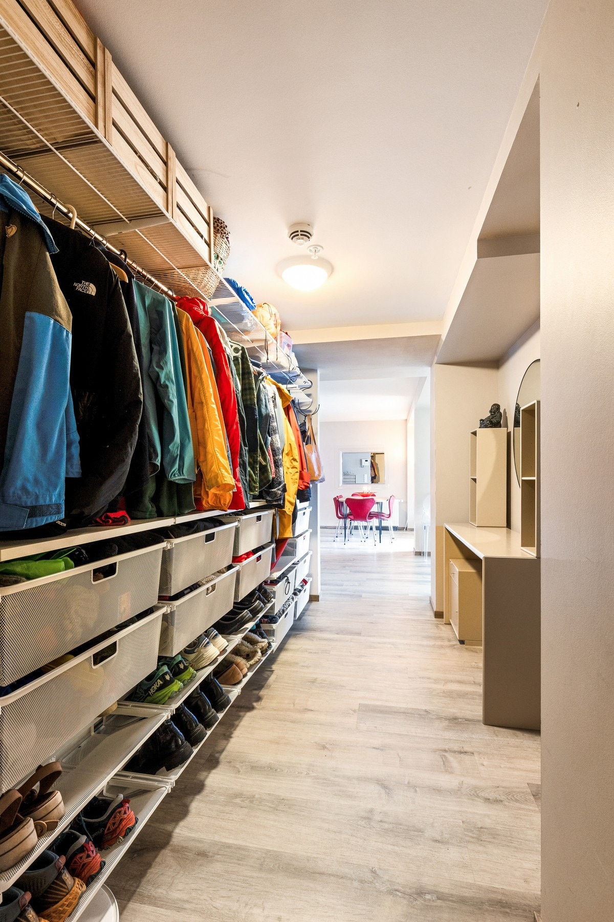 God plass for oppheng av ytterklærne Galleribilde