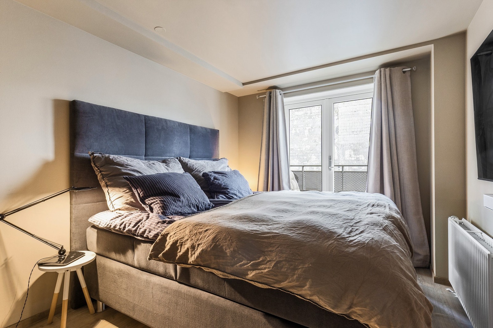 Hovedsoverommet er et delikat soverom hvor alt er tilrettelagt for en god nattesøvnen Galleribilde