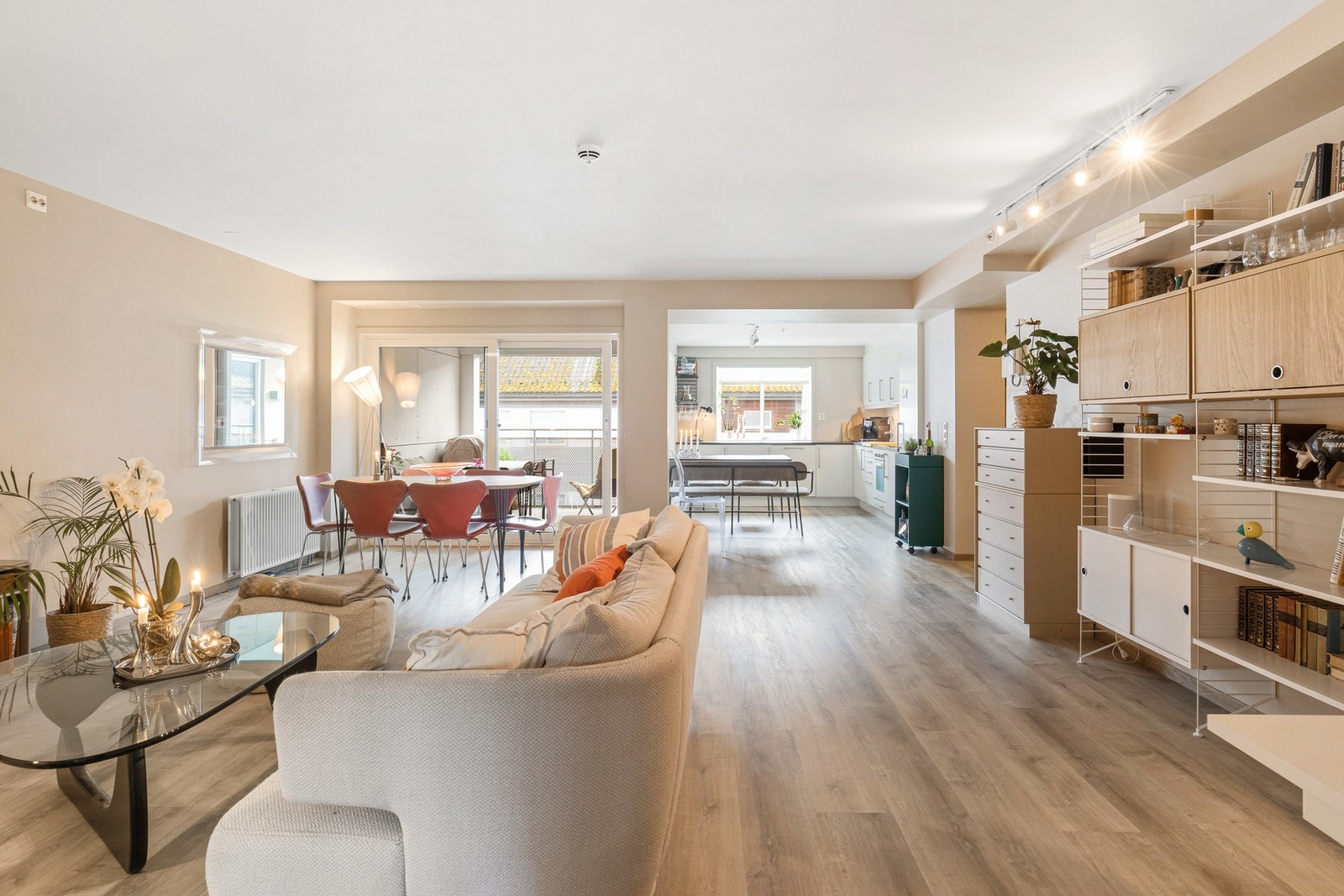 EIE eiendomsmegling har gleden av å presentere Gjennomgangen 12
Foto: Kathinka Herbst v/ Vaajmoe AS Galleribilde