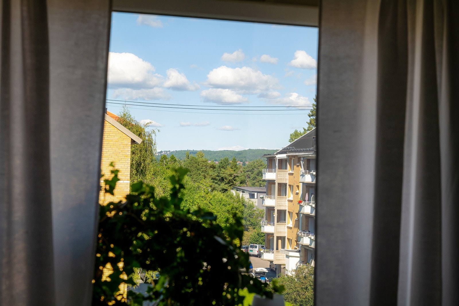 Nydelig utsyn mot grønne omgivelser. Galleribilde