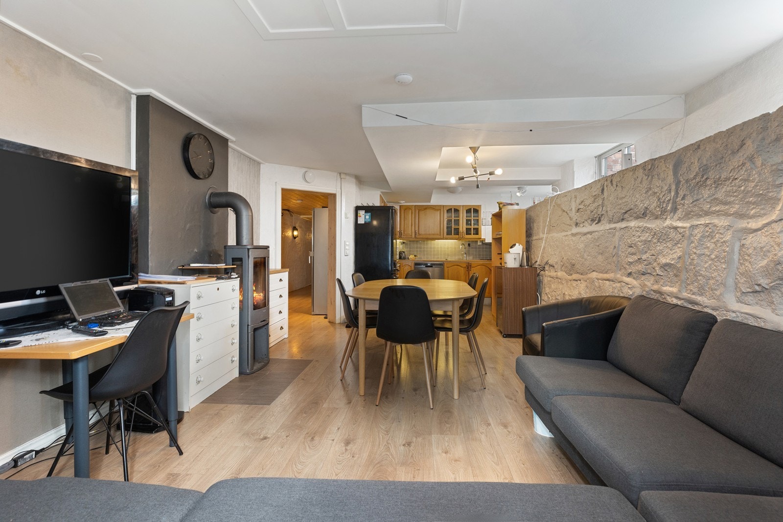 Stue mot kjøkken Galleribilde