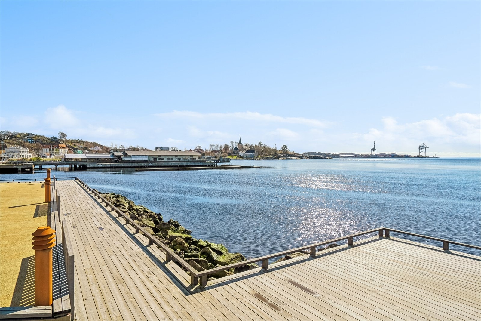 Like nedenfor eiendommen har du Farriselva som byr på badeplasser, strandpromenade og forøvrig flotte rekreasjonsområder. Galleribilde