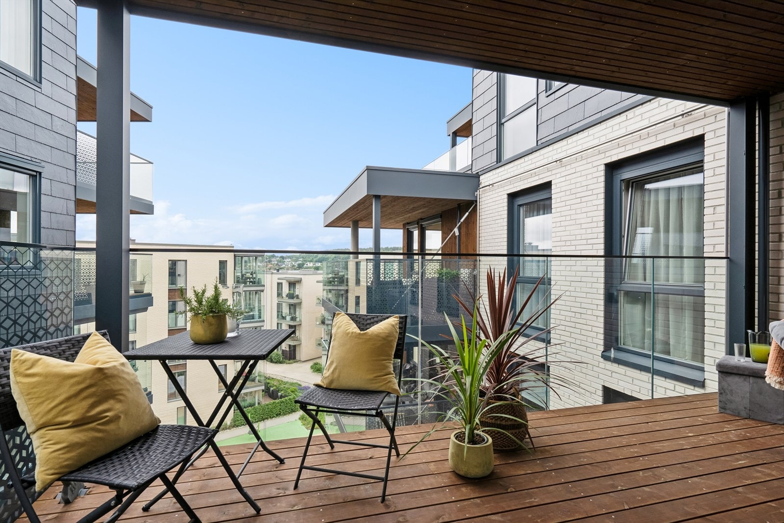 Velkommen til Sanden 26 - En moderne 2-romsleilighet i 6. etasje med stor balkong og høy standard! Galleribilde