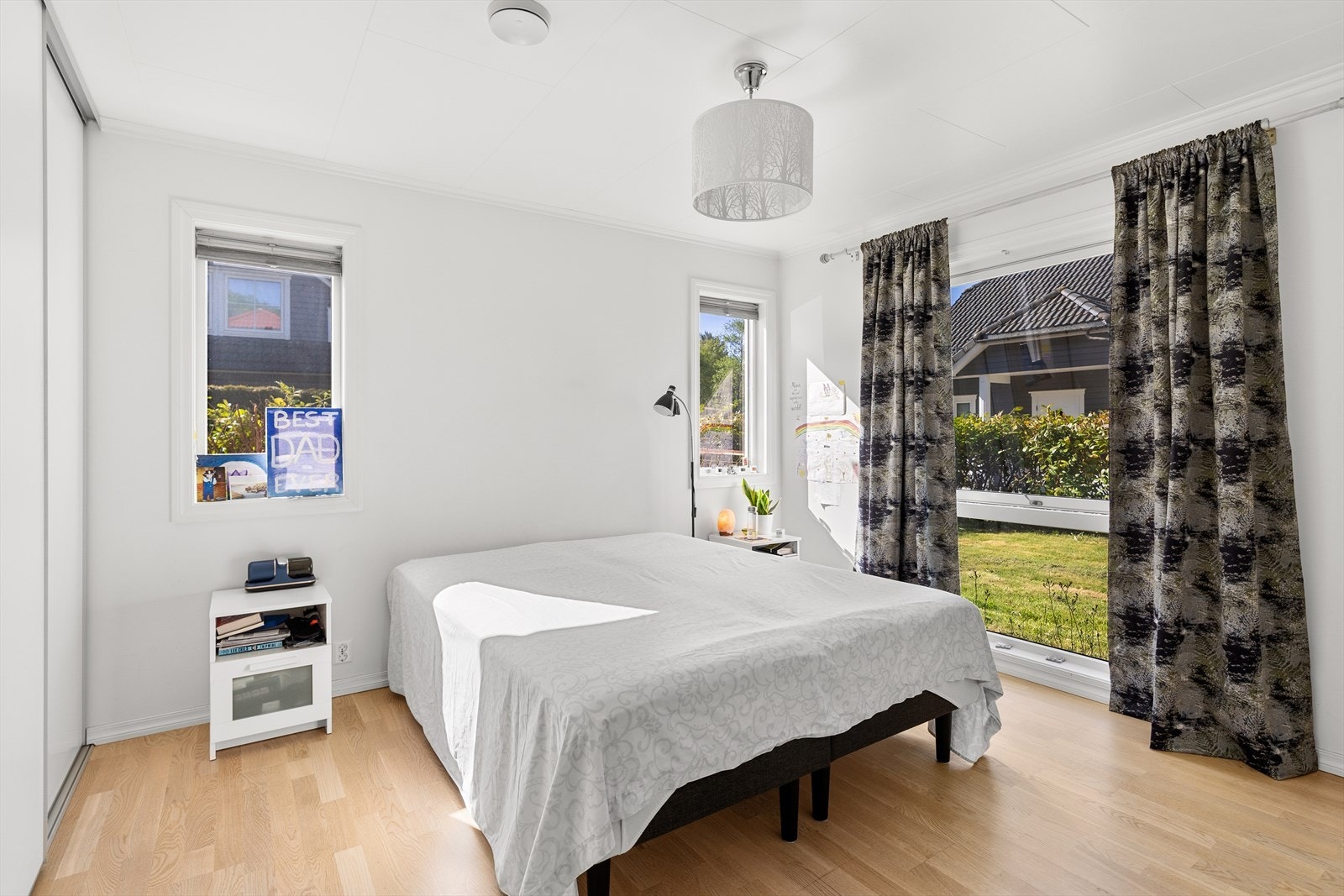 Lyst hovedsoverom i hovedetasje Galleribilde